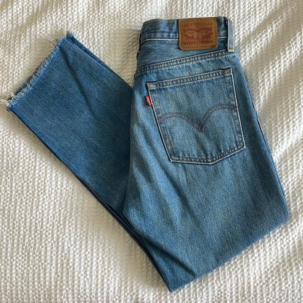 Levi's Women’s Wedgie Straight Jeans, Classic Wash, Size 26
